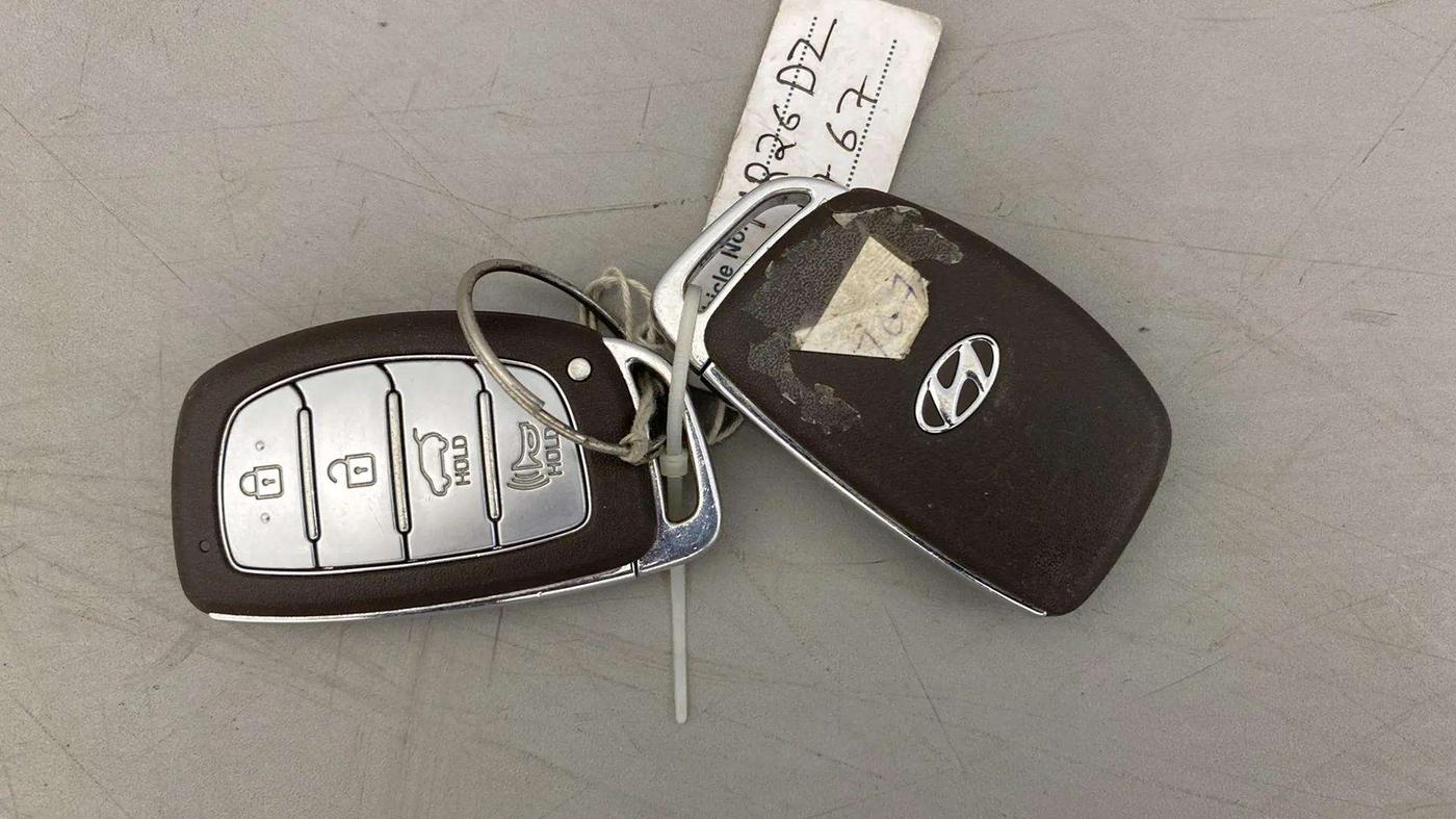 2019 Hyundai VENUE SX PLUS 1.0 TURBO DCT, Petrol, Automatic, 37,278 km, Key Close Up