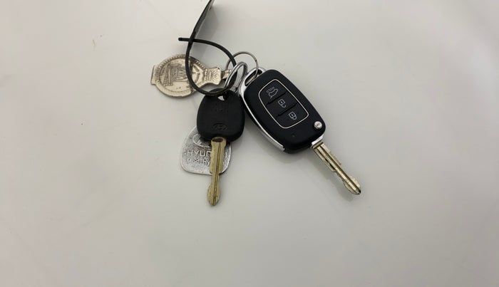 2017 Hyundai Elite i20 ASTA 1.2 DUAL TONE, Petrol, Manual, 31,134 km, Key Close Up