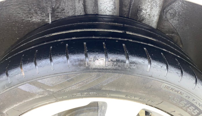 2017 Hyundai Elite i20 ASTA 1.2 DUAL TONE, Petrol, Manual, 31,134 km, Left Rear Tyre Tread