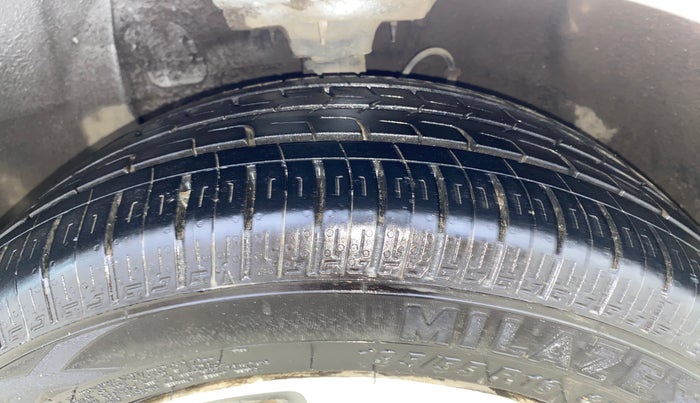 2017 Hyundai Elite i20 ASTA 1.2 DUAL TONE, Petrol, Manual, 31,134 km, Left Front Tyre Tread