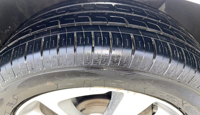 2017 Hyundai Elite i20 ASTA 1.2 DUAL TONE, Petrol, Manual, 31,134 km, Right Front Tyre Tread