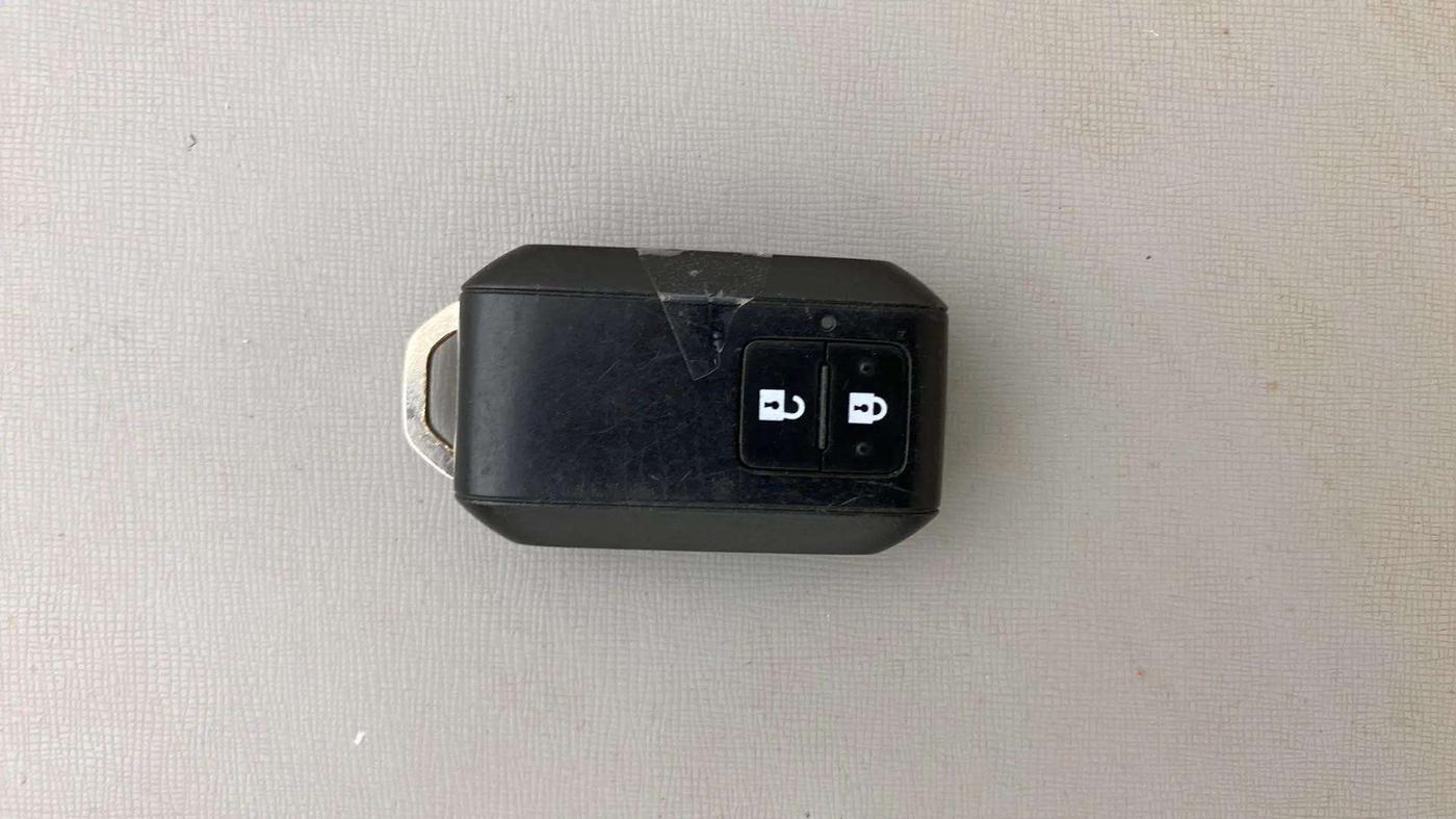 2019 Maruti Baleno ZETA PETROL 1.2, Petrol, Manual, 43,393 km, Key Close Up