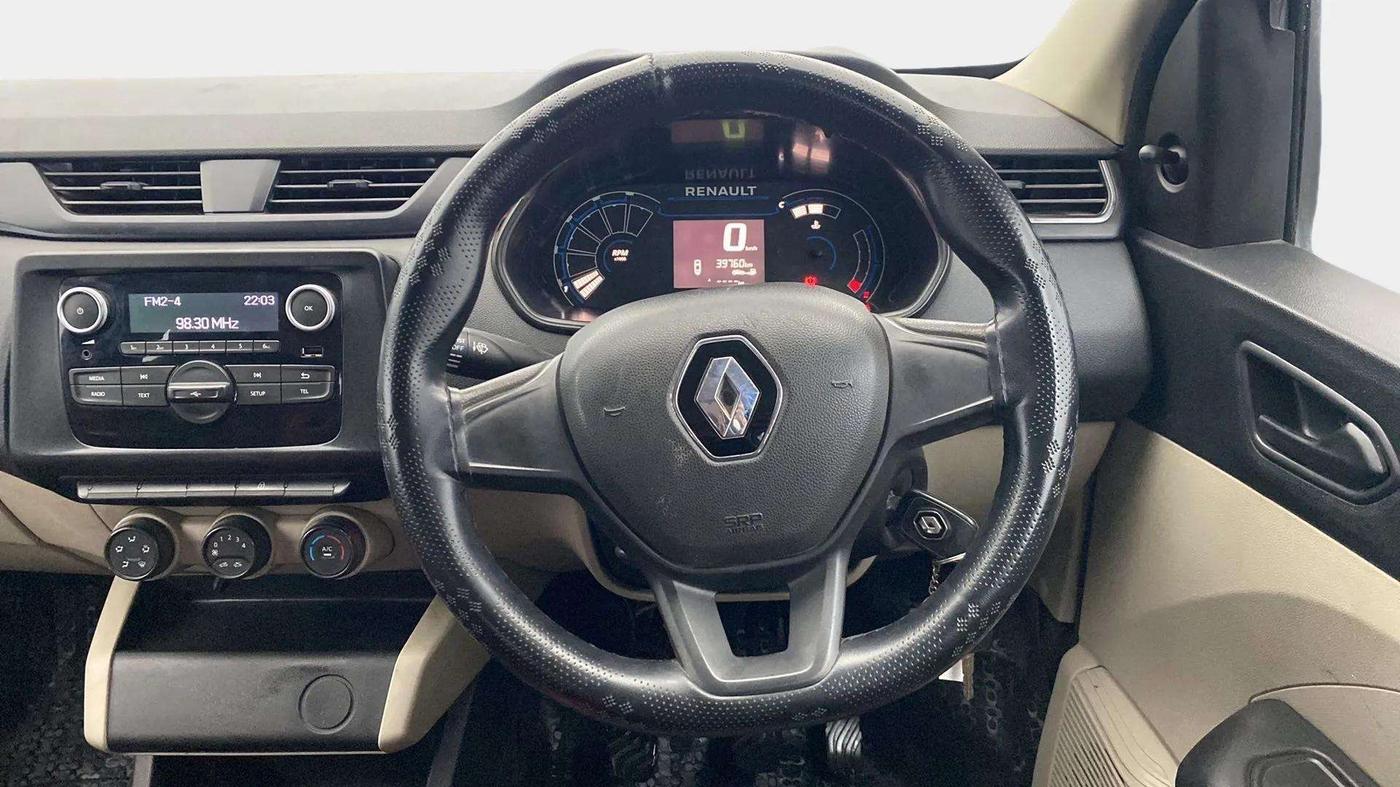 2022 Renault TRIBER RXL MT, Petrol, Manual, 39,770 km, Steering Wheel Close Up