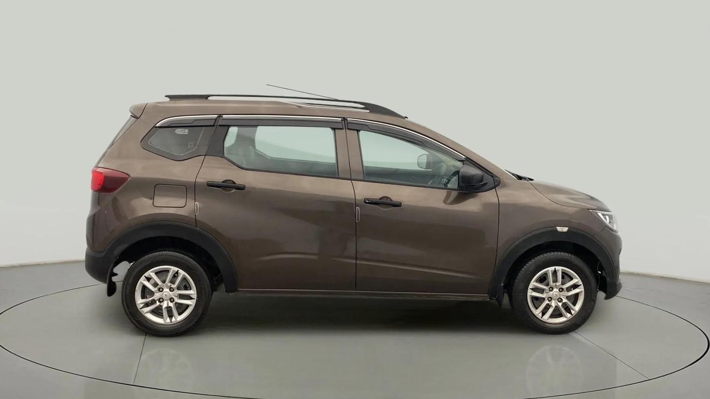 2022 Renault TRIBER RXL MT, Petrol, Manual, 39,770 km, Right Side View