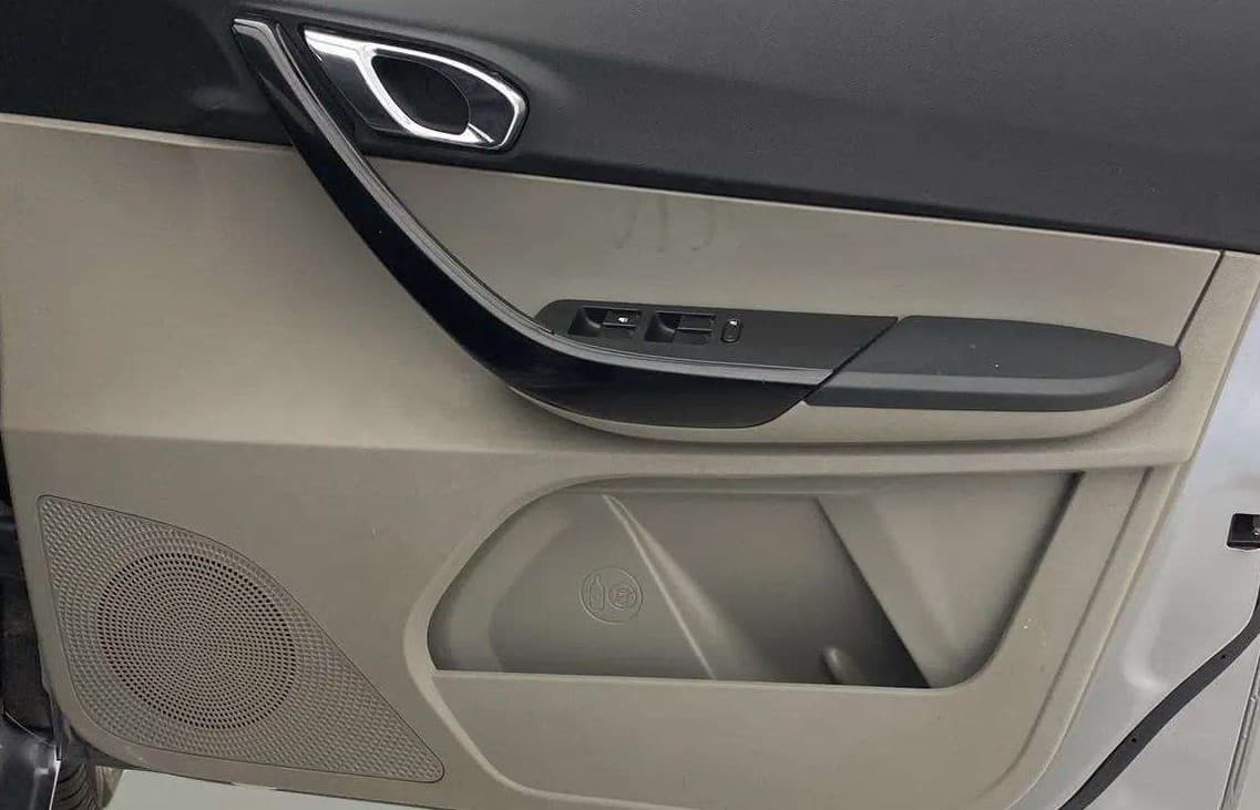2019 Tata Tiago XZA PETROL, Petrol, Automatic, 31,393 km, Driver Side Door Panels Control