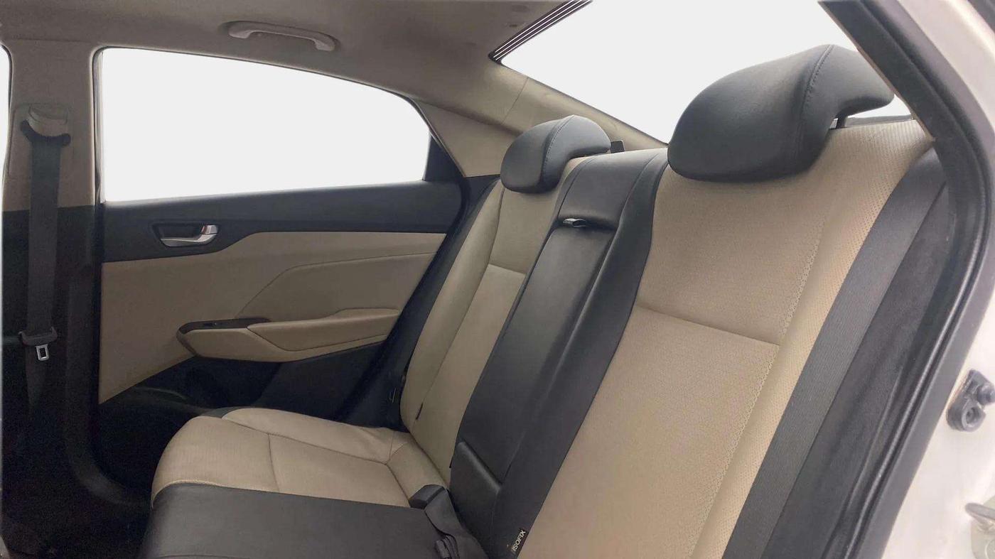 2019 Hyundai Verna 1.6 SX (O) CRDI MT, Diesel, Manual, 92,104 km, Right Side Rear Door Cabin