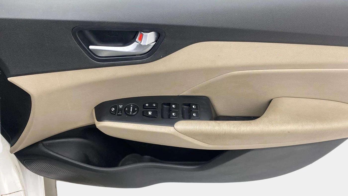 2019 Hyundai Verna 1.6 SX (O) CRDI MT, Diesel, Manual, 92,104 km, Driver Side Door Panels Control