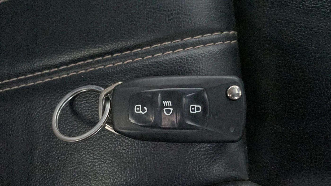 2018 Tata Tiago XT PETROL, CNG, Manual, 36,163 km, Key Close Up