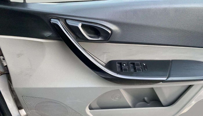 2018 Tata Tiago XT PETROL, CNG, Manual, 36,163 km, Driver Side Door Panels Control