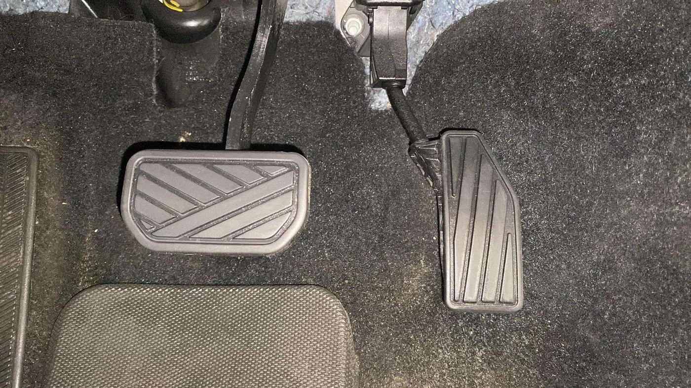 2024 Toyota Glanza V AMT, Petrol, Automatic, 8,083 km, Pedals