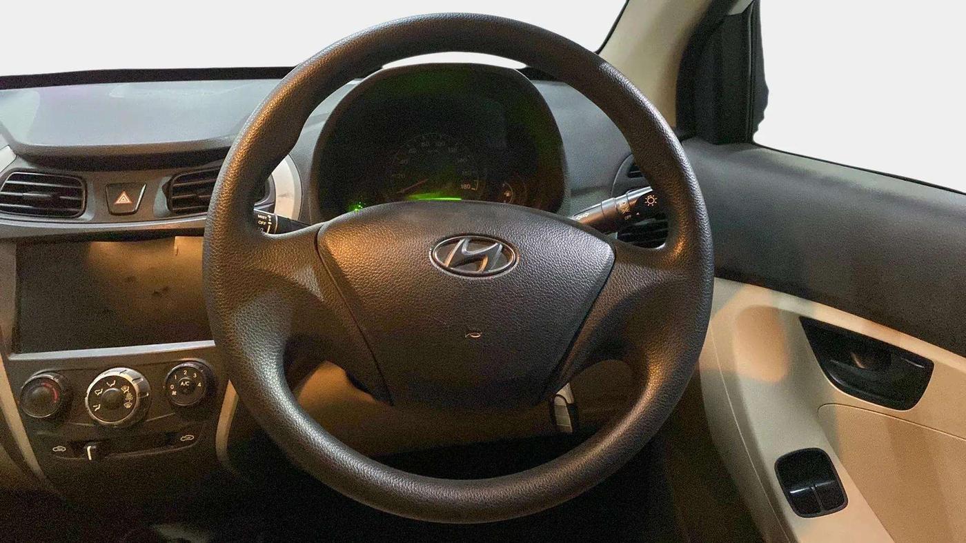 2017 Hyundai Eon ERA +, Petrol, Manual, 24,899 km, Steering Wheel Close Up