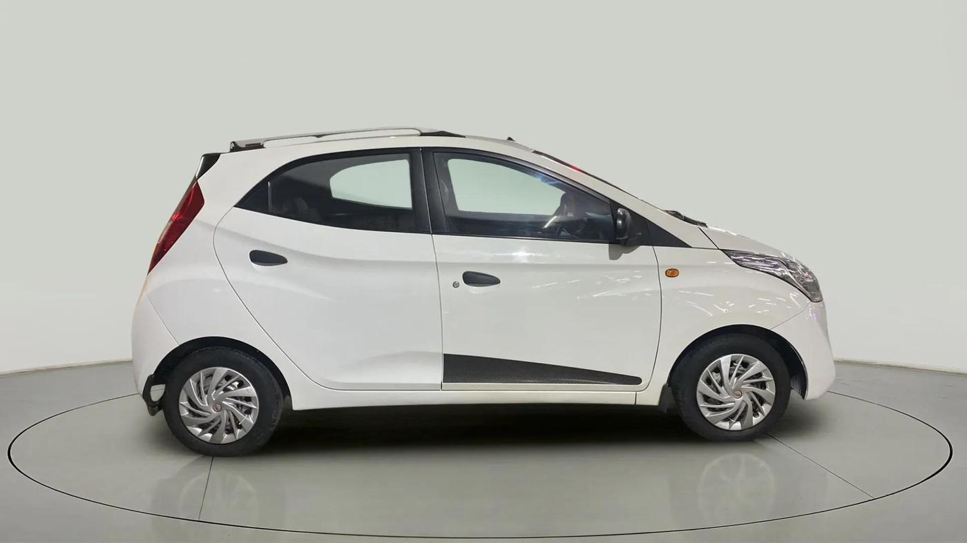 2017 Hyundai Eon ERA +, Petrol, Manual, 24,899 km, Right Side View