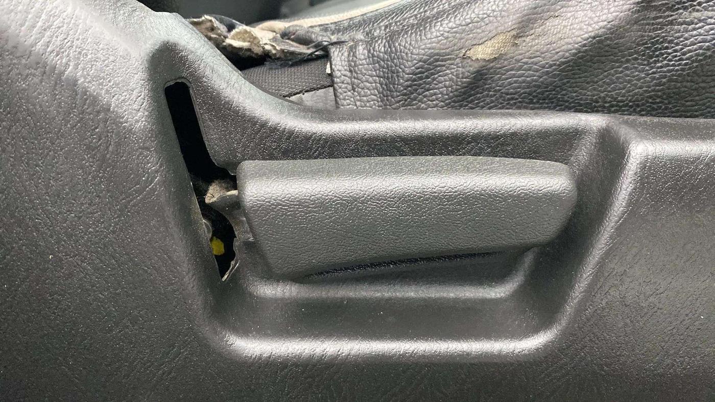 2022 Maruti Alto LXI O, Petrol, Manual, 25,937 km, Driver Side Adjustment Panel