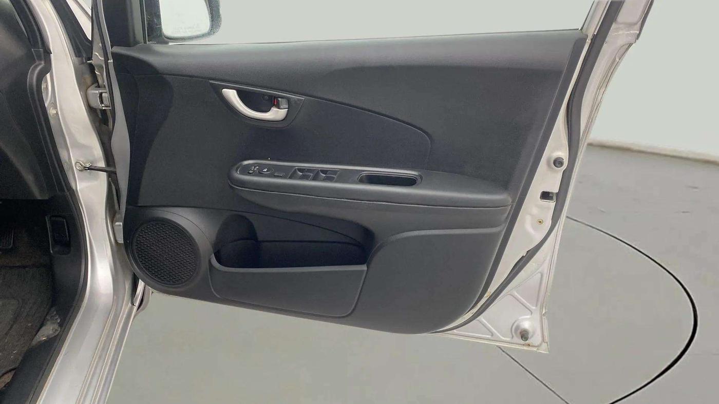 2017 Honda Brio VX MT, CNG, Manual, 80,569 km, Driver Side Door Panels Control