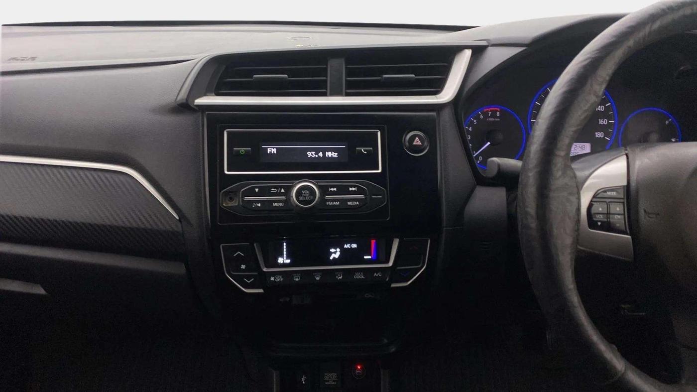 2017 Honda Brio VX MT, CNG, Manual, 80,569 km, Air Conditioner