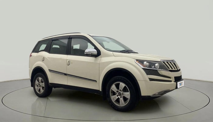 2015 Mahindra XUV500 W8, Diesel, Manual, 56,594 km, Right Front Diagonal