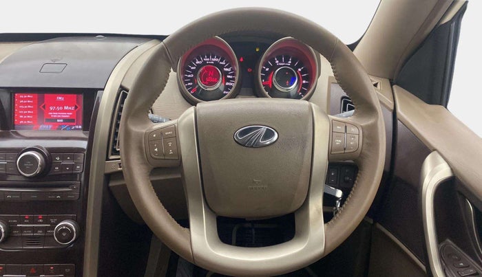 2015 Mahindra XUV500 W8, Diesel, Manual, 56,594 km, Steering Wheel Close Up