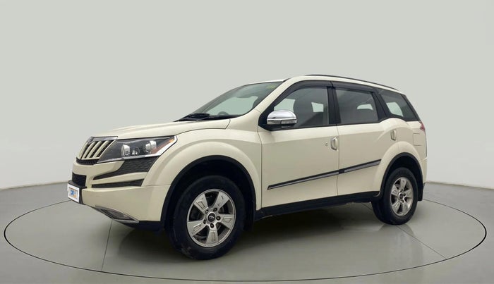 2015 Mahindra XUV500 W8, Diesel, Manual, 56,594 km, Left Front Diagonal