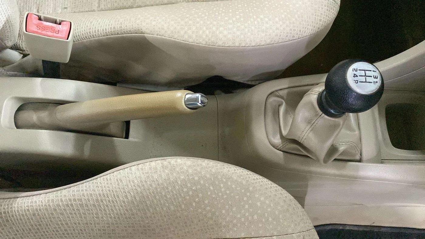 2013 Maruti Swift Dzire ZXI, Petrol, Manual, 66,665 km, Gear Lever