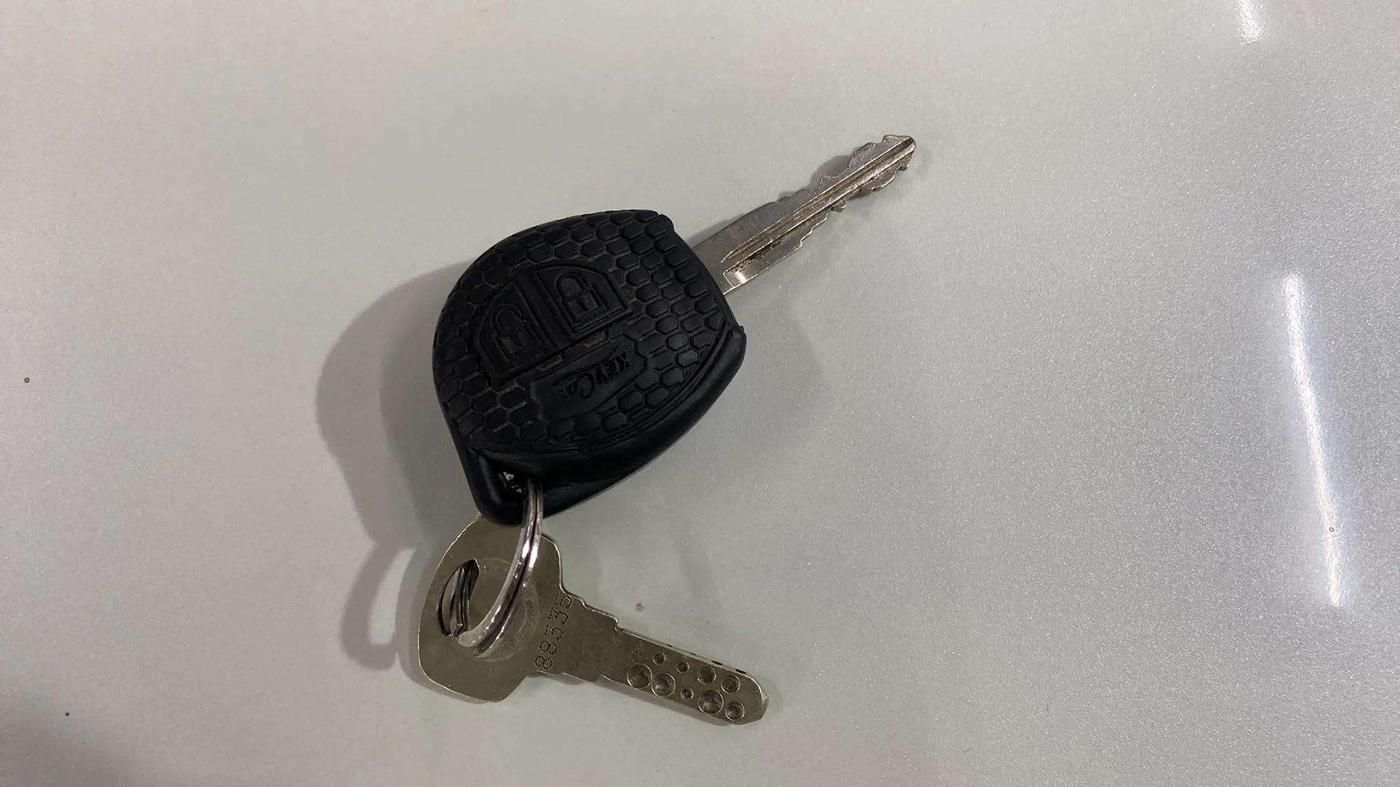 2013 Maruti Swift Dzire ZXI, Petrol, Manual, 66,665 km, Key Close Up
