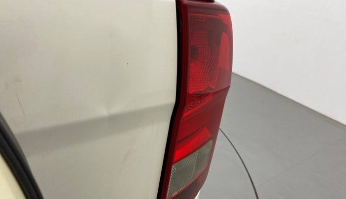 2016 Mahindra TUV300 T8, Diesel, Manual, 70,625 km, Dicky (Boot door) - Slightly dented