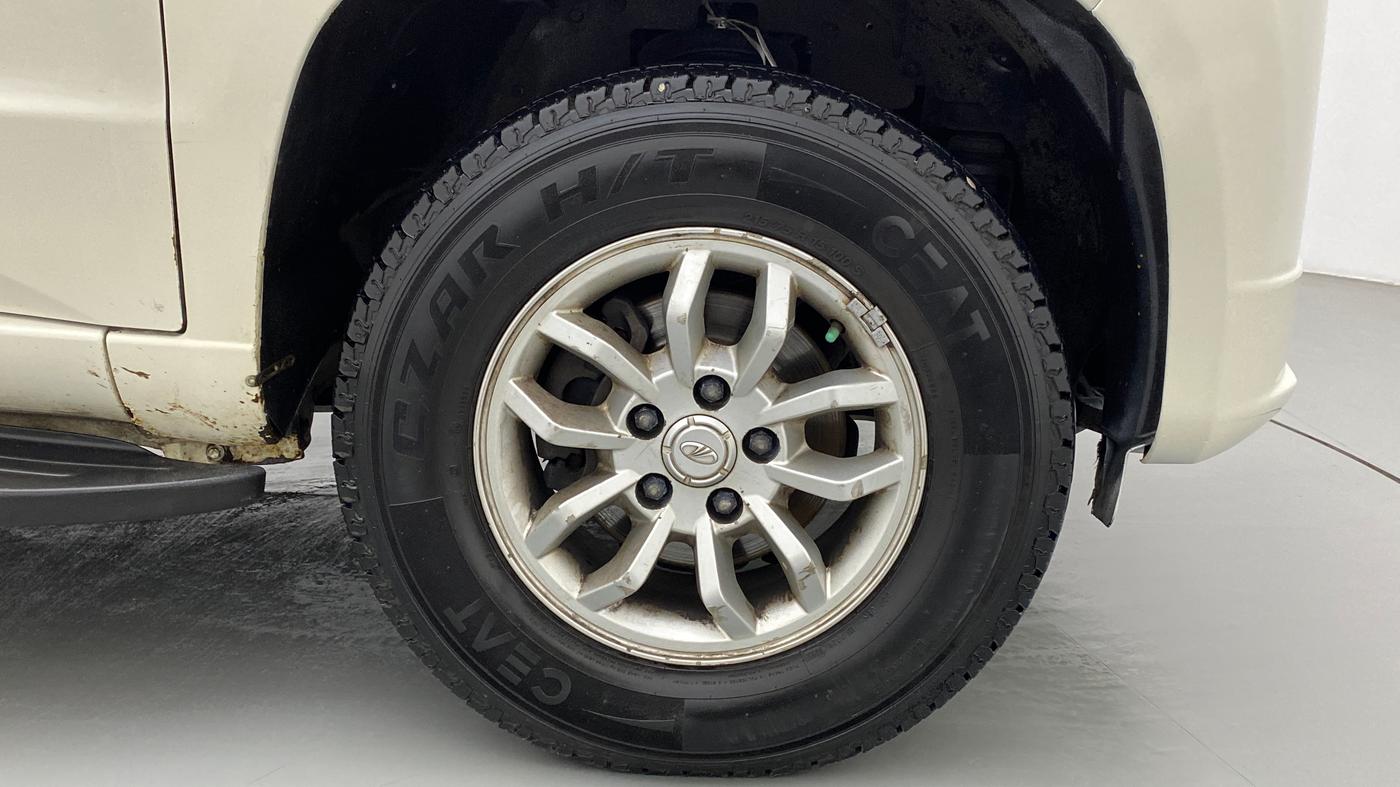 2016 Mahindra TUV300 T8, Diesel, Manual, 70,625 km, Right Front Wheel