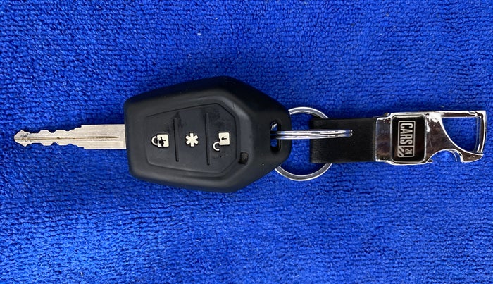 2016 Mahindra TUV300 T8, Diesel, Manual, 70,625 km, Key Close Up