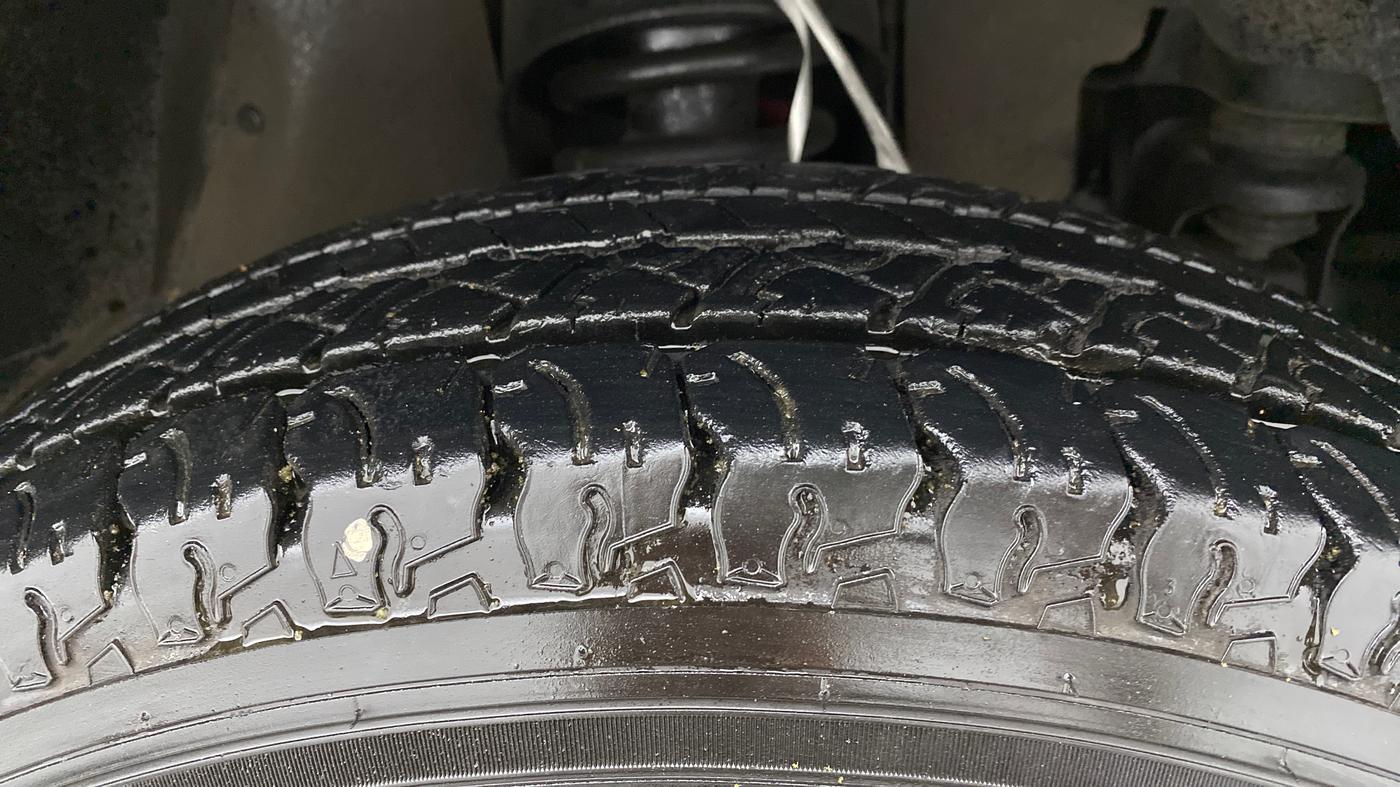 2016 Mahindra TUV300 T8, Diesel, Manual, 70,625 km, Right Front Tyre Tread