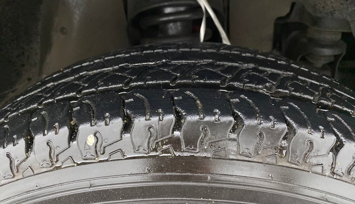 2016 Mahindra TUV300 T8, Diesel, Manual, 70,625 km, Right Front Tyre Tread