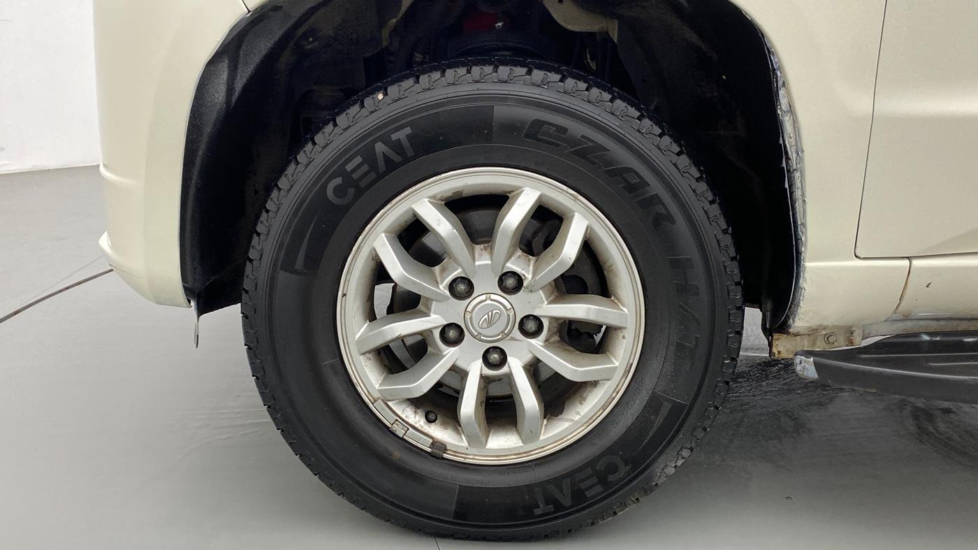 2016 Mahindra TUV300 T8, Diesel, Manual, 70,625 km, Left Front Wheel