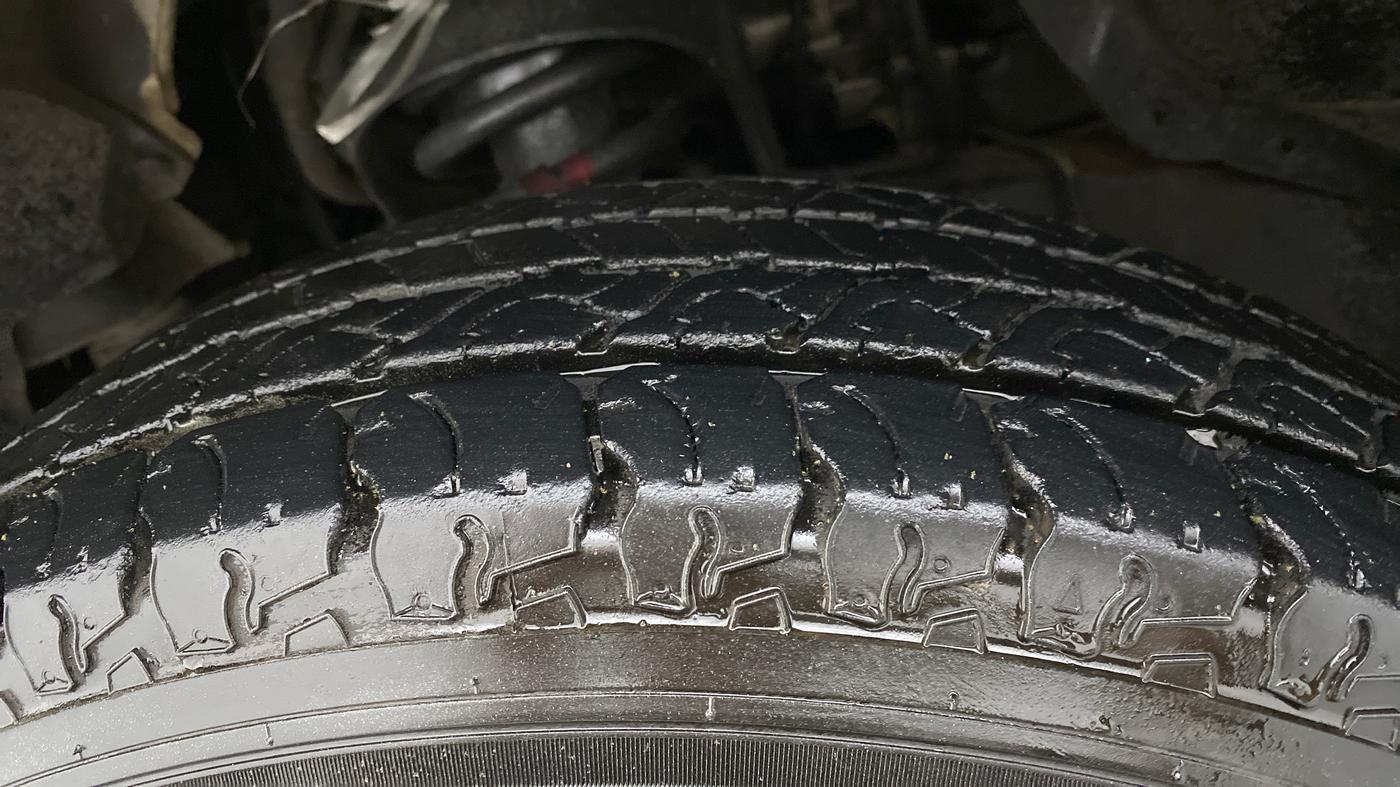 2016 Mahindra TUV300 T8, Diesel, Manual, 70,625 km, Left Front Tyre Tread