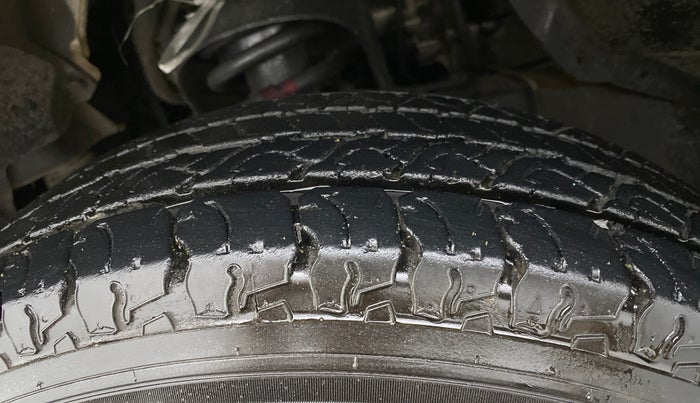 2016 Mahindra TUV300 T8, Diesel, Manual, 70,625 km, Left Front Tyre Tread