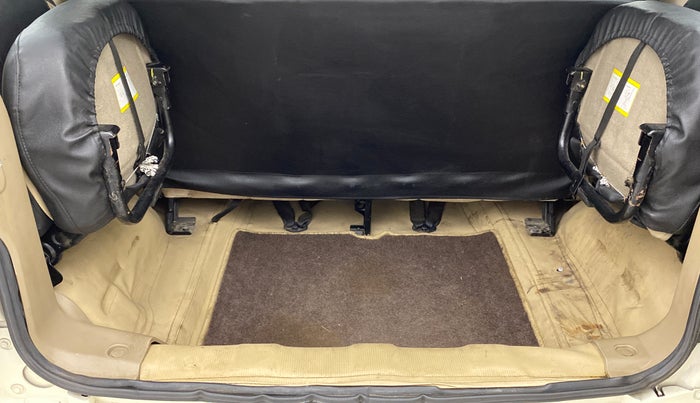 2016 Mahindra TUV300 T8, Diesel, Manual, 70,625 km, Boot Inside