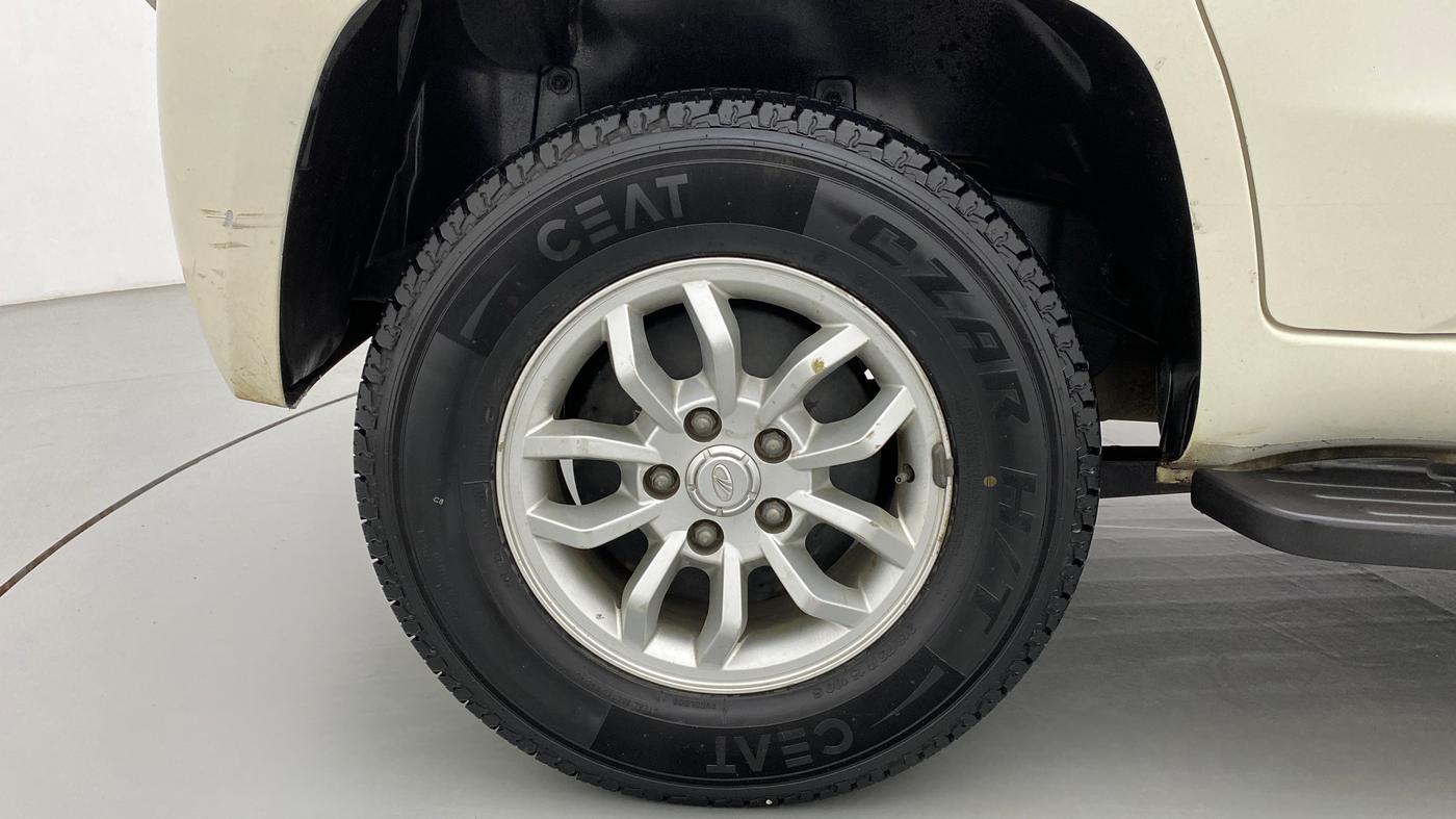 2016 Mahindra TUV300 T8, Diesel, Manual, 70,625 km, Right Rear Wheel