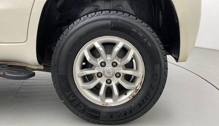 2016 Mahindra TUV300 T8, Diesel, Manual, 70,625 km, Left Rear Wheel