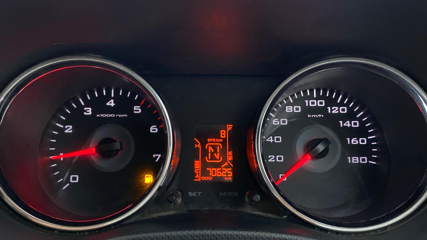 2016 Mahindra TUV300 T8, Diesel, Manual, 70,625 km, Odometer Image