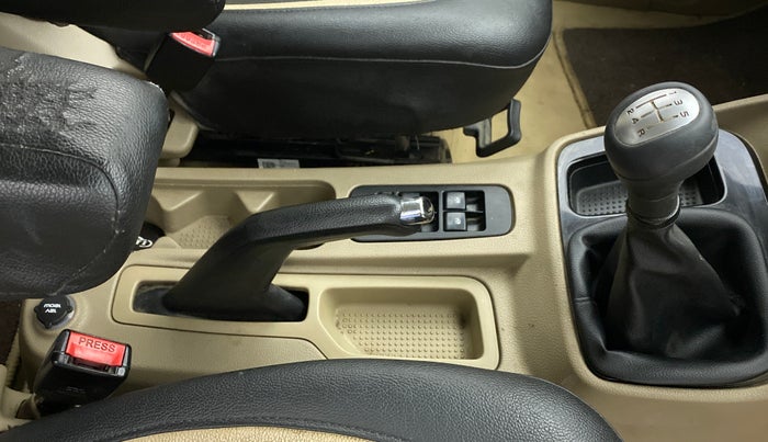 2016 Mahindra TUV300 T8, Diesel, Manual, 70,625 km, Gear Lever