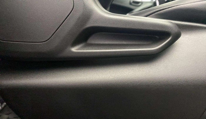 2021 Tata NEXON XZA PLUS (O) PETROL DARK EDITION, Petrol, Automatic, 31,912 km, Driver Side Adjustment Panel