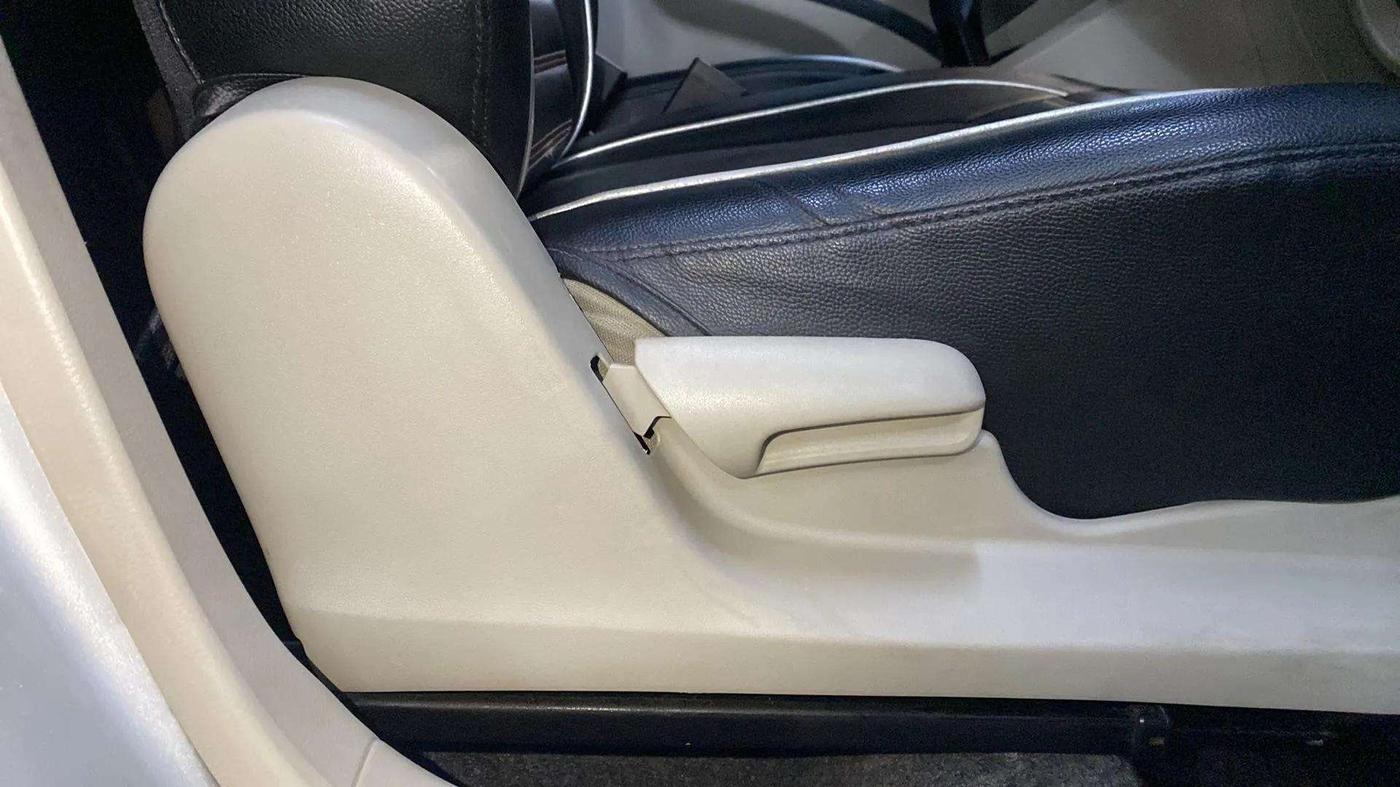 2019 Maruti Celerio VXI (O) CNG, CNG, Manual, 53,776 km, Driver Side Adjustment Panel