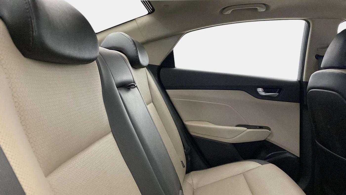 2017 Hyundai Verna 1.6 VTVT SX (O) AT, Petrol, Automatic, 37,131 km, Right Side Rear Door Cabin