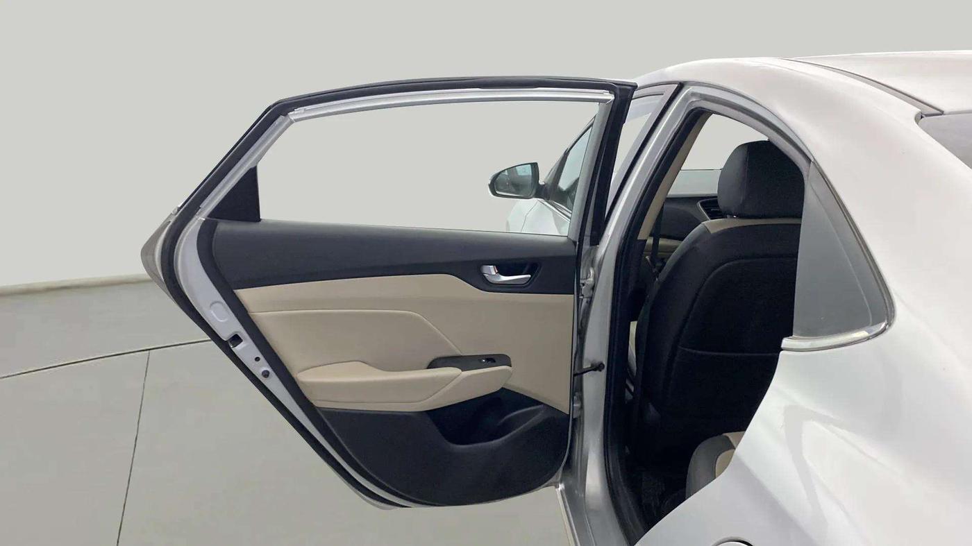 2017 Hyundai Verna 1.6 VTVT SX (O) AT, Petrol, Automatic, 37,131 km, LHS Rear Door