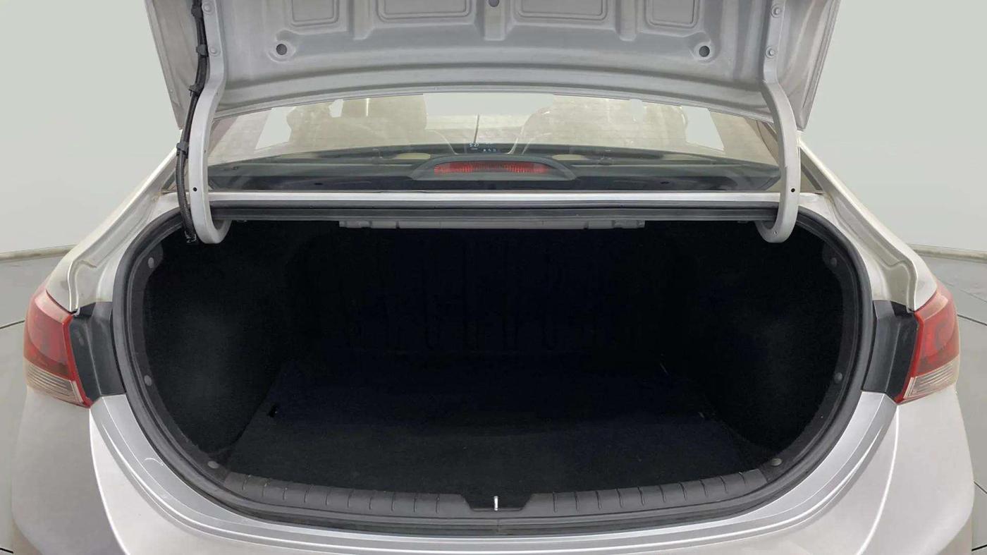 2017 Hyundai Verna 1.6 VTVT SX (O) AT, Petrol, Automatic, 37,131 km, Boot Inside