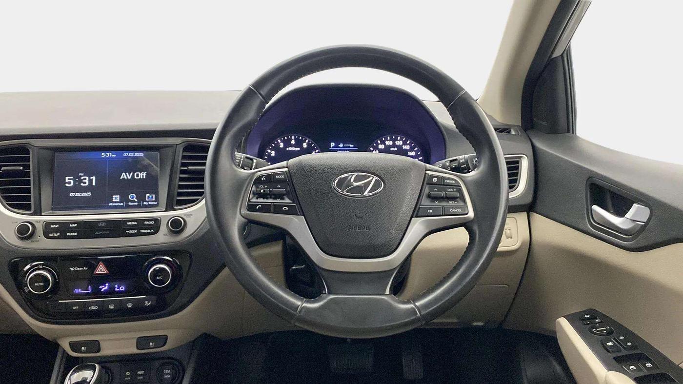 2017 Hyundai Verna 1.6 VTVT SX (O) AT, Petrol, Automatic, 37,131 km, Steering Wheel Close Up