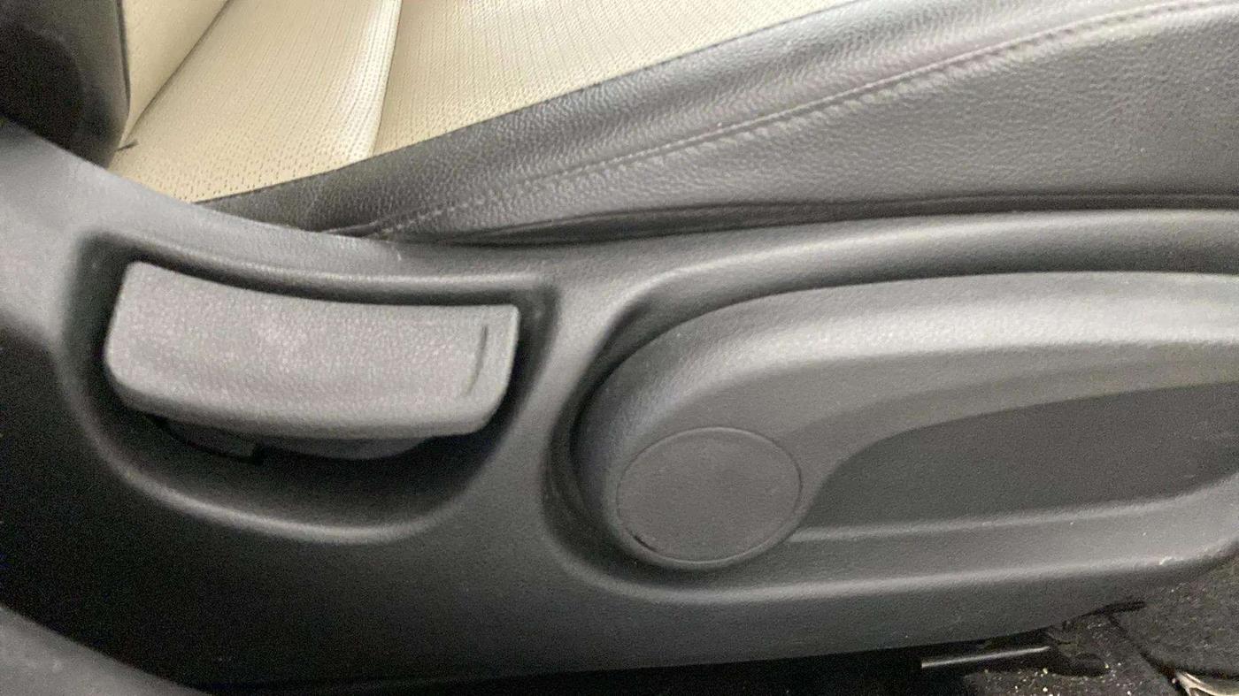2017 Hyundai Verna 1.6 VTVT SX (O) AT, Petrol, Automatic, 37,131 km, Driver Side Adjustment Panel