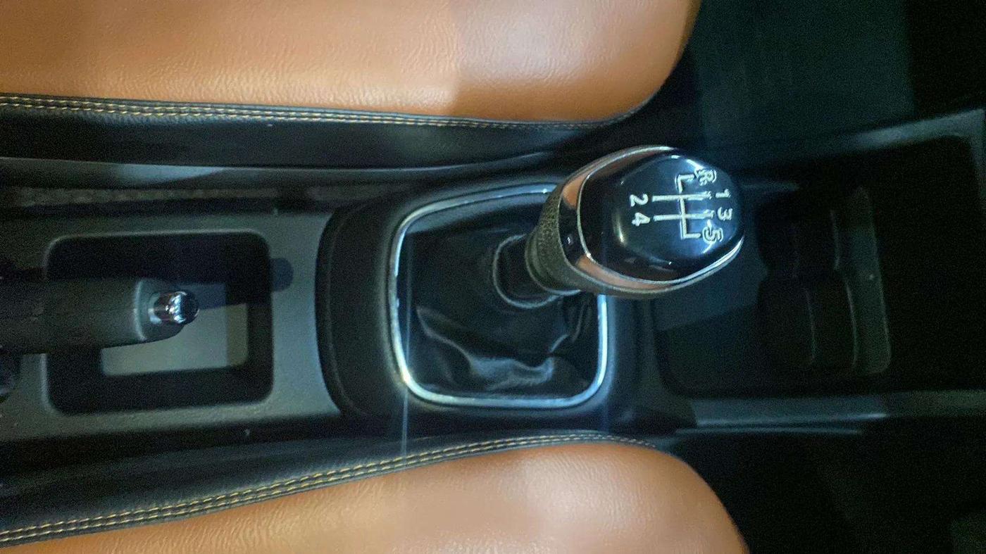 2019 Renault Kwid RXT 1.0 (O), Petrol, Manual, 13,415 km, Gear Lever