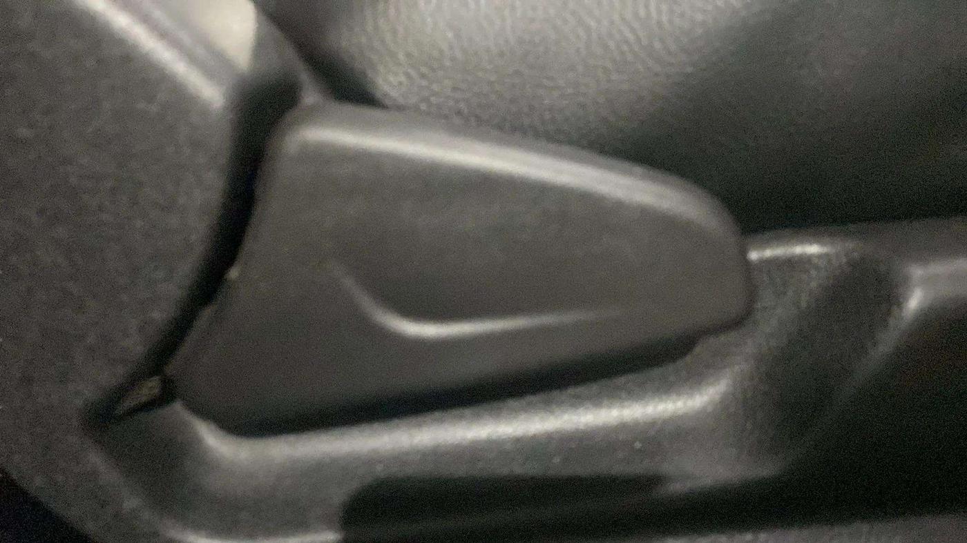 2019 Renault Kwid RXT 1.0 (O), Petrol, Manual, 13,415 km, Driver Side Adjustment Panel