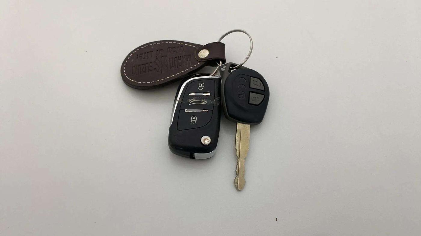 2017 Maruti Dzire VXI, Petrol, Manual, 85,854 km, Key Close Up