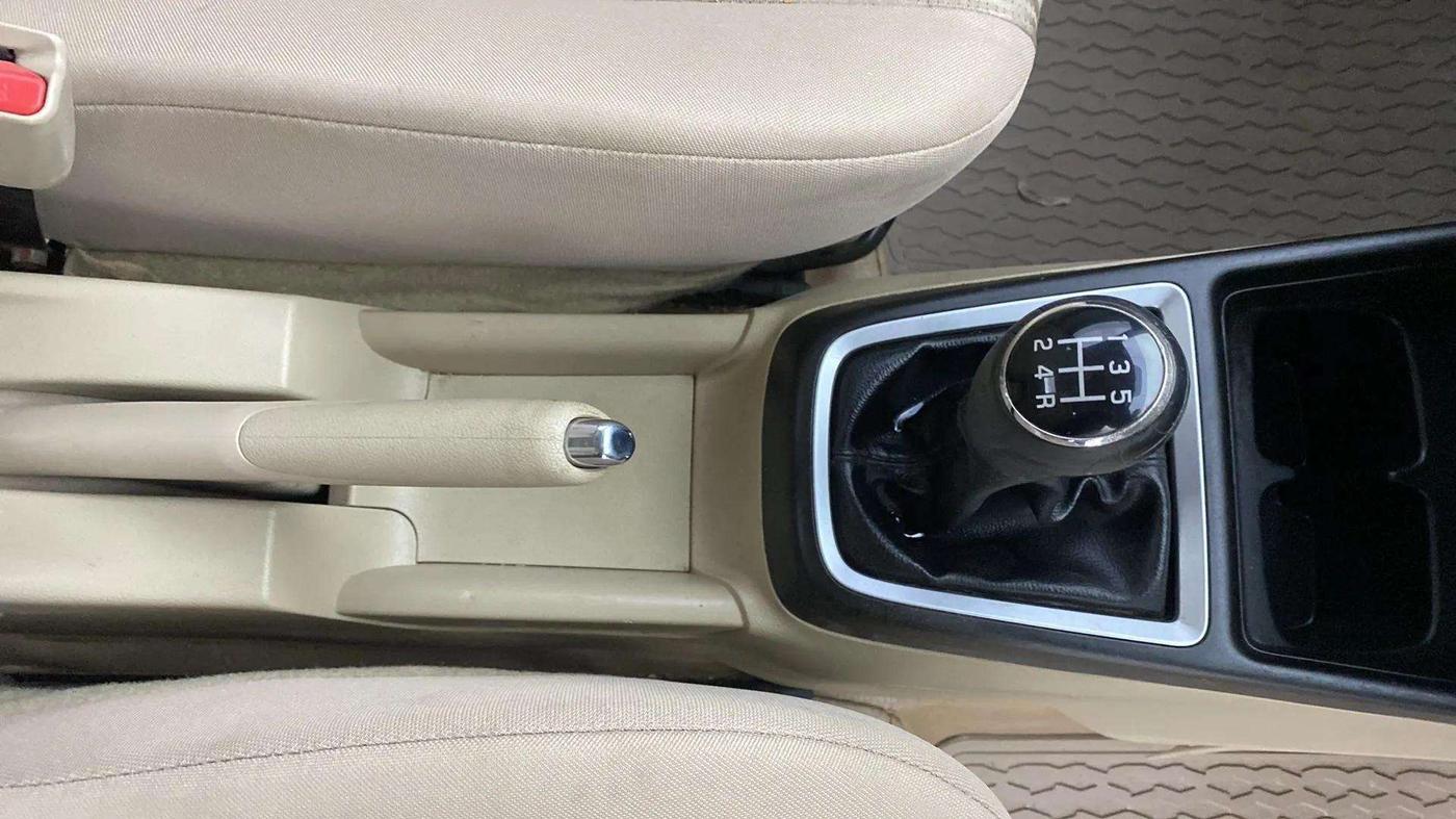 2017 Maruti Dzire VXI, Petrol, Manual, 85,854 km, Gear Lever