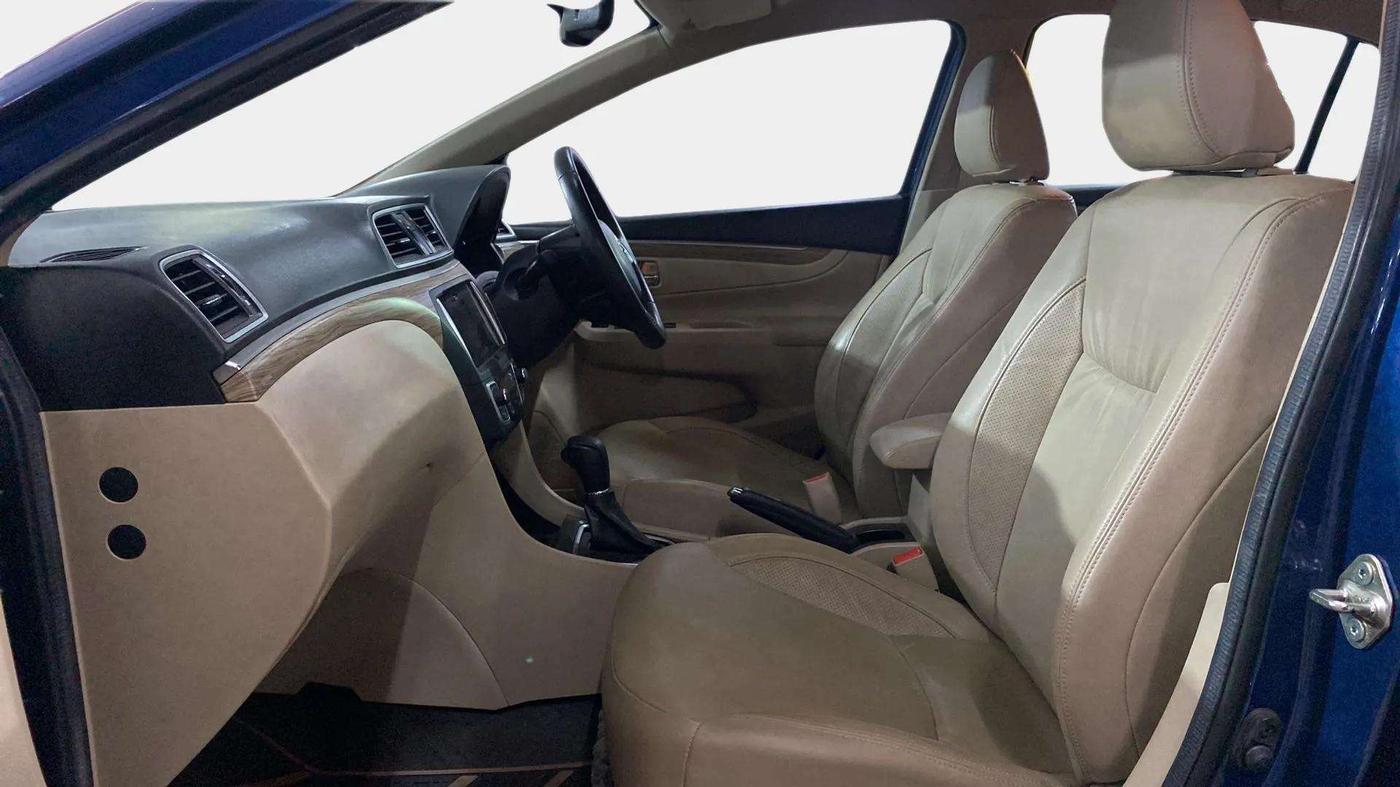 2020 Maruti Ciaz ALPHA  AT 1.5 SHVS PETROL, Petrol, Automatic, 24,209 km, Right Side Front Door Cabin