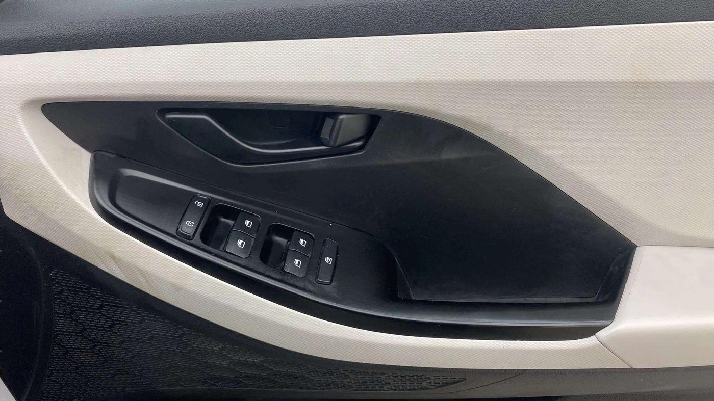 2023 Hyundai Creta E 1.5 PETROL, Petrol, Manual, 14,296 km, Driver Side Door Panels Control
